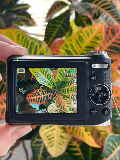 GE A735 7.0 MP Digital Camera Bundle - Black