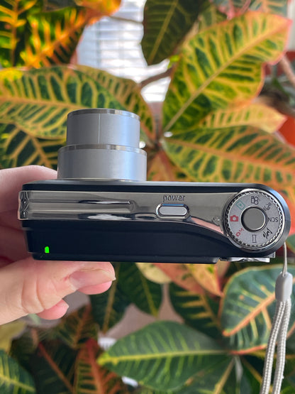 GE A835 8.0 MP Digital Camera Bundle - Black