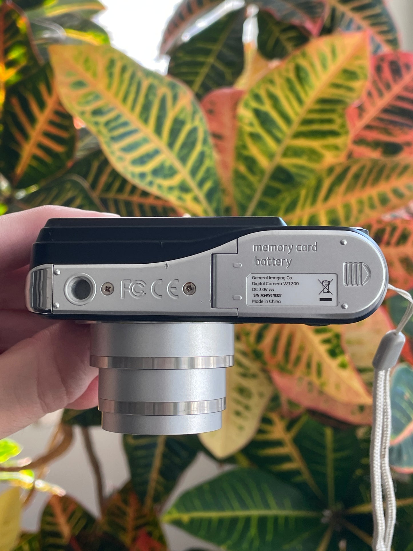 GE W1200 12.2 MP Digital Camera Bundle - Black