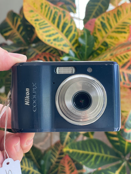 Nikon Coolpix L18 8 MP Digital Camera Bundle - Blue