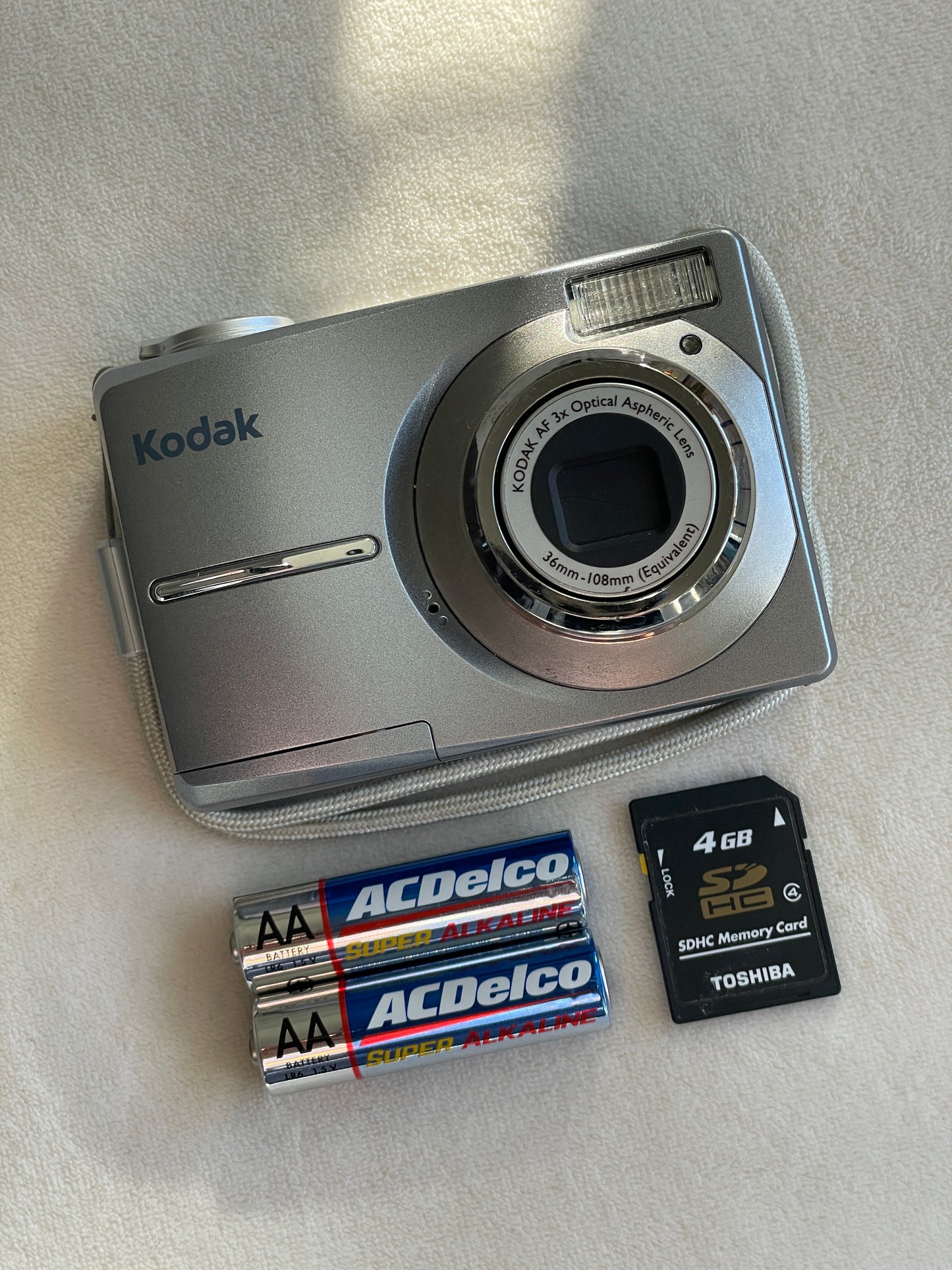 Kodak EasyShare C813 8.2 MP Digital Camera Bundle - Gray