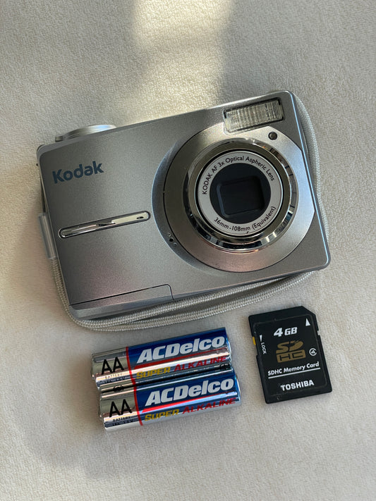 Kodak EasyShare C813 8.2 MP Digital Camera Bundle - Gray