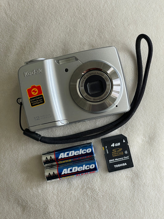Kodak EasyShare C182 12 MP Digital Camera Bundle - Silver