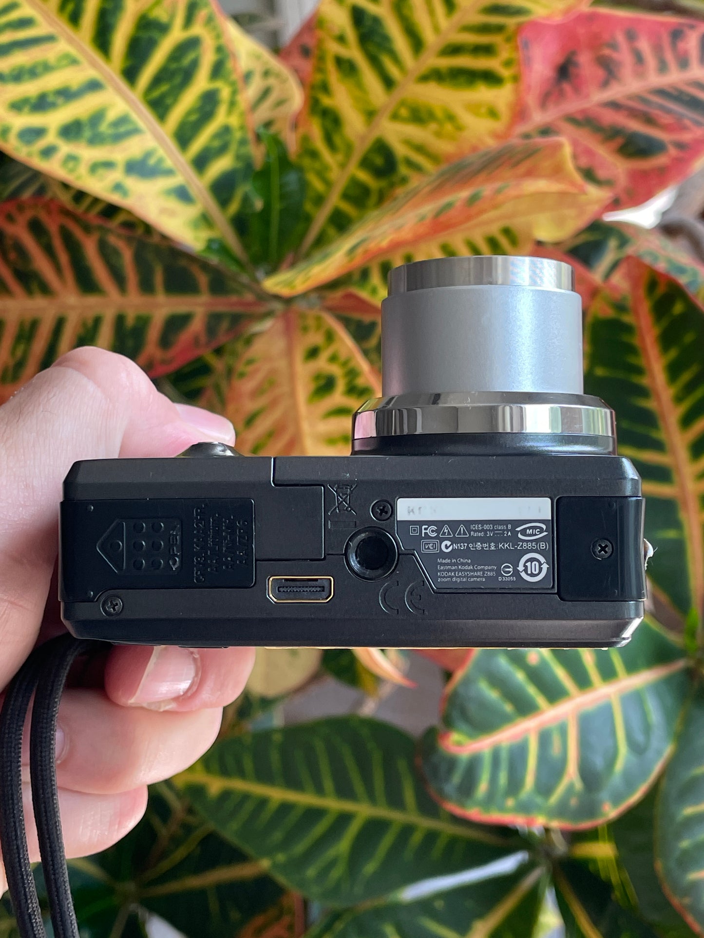 Kodak EasyShare Z885 8.1 MP Digital Camera Bundle - Black