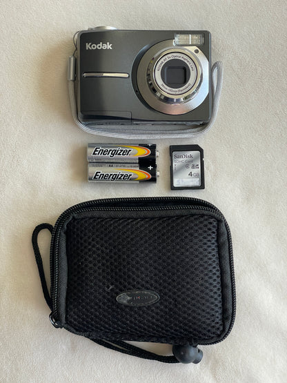 Kodak EasyShare CD1013 10.3 MP Digital Camera Bundle - Black