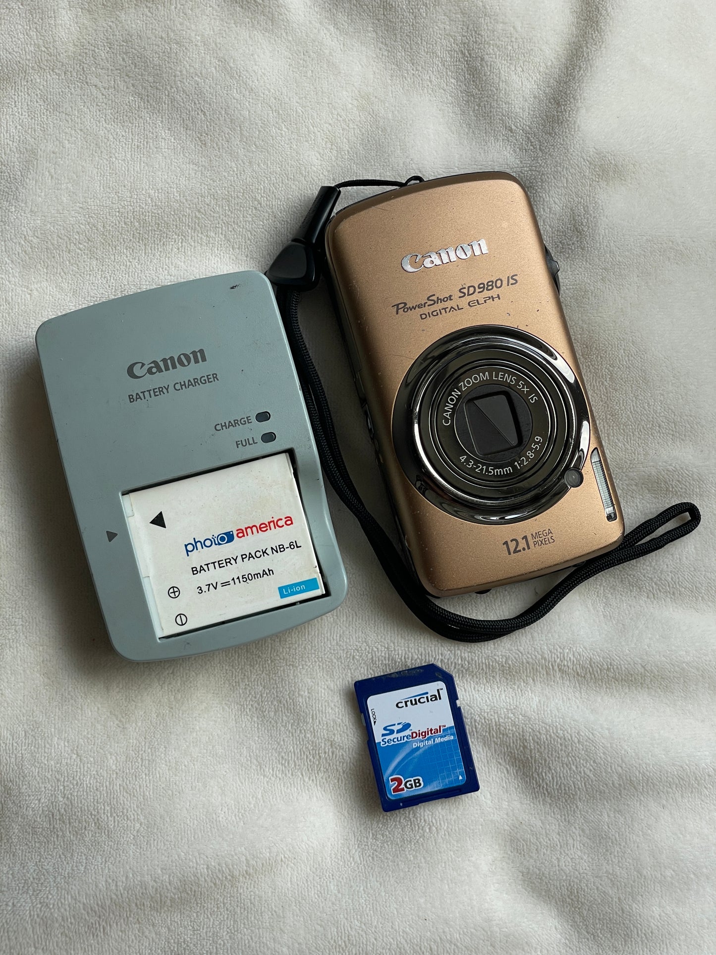 Canon PowerShot SD890 IS Digital ELPH 12.1 MP Camera Bundle - Bronze