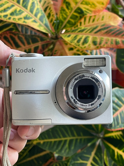 Kodak EasyShare C613 6.2 MP Digital Camera Bundle - White