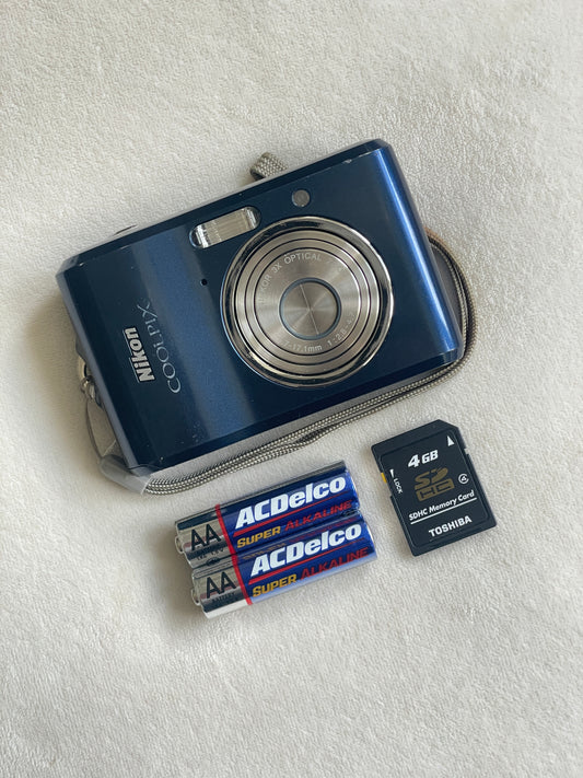 Nikon Coolpix L18 8 MP Digital Camera Bundle - Blue