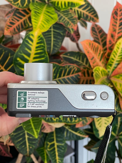 HP Photosmart M415 5.2 MP Digital Camera Bundle - Silver