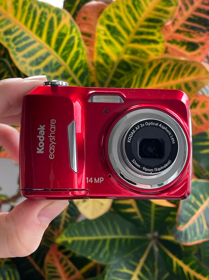 Kodak EasyShare C1530 14 MP Digital Camera Bundle - Red
