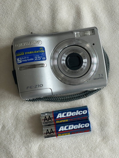 Olympus FE - 210 7.1 MP Digital Camera Bundle - Silver