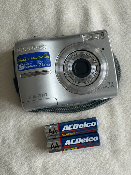 Olympus FE - 210 7.1 MP Digital Camera Bundle - Silver