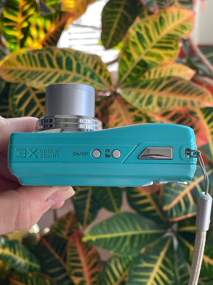 Kodak EasyShare C140 8.2 MP Digital Camera Bundle - Teal Blue