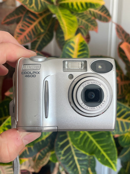 Nikon CoolPix 4600 4 MP Digital Camera Bundle - Silver
