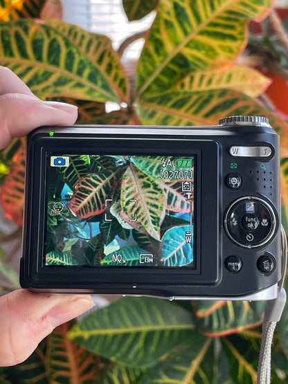 GE A835 8.0 MP Digital Camera Bundle - Black