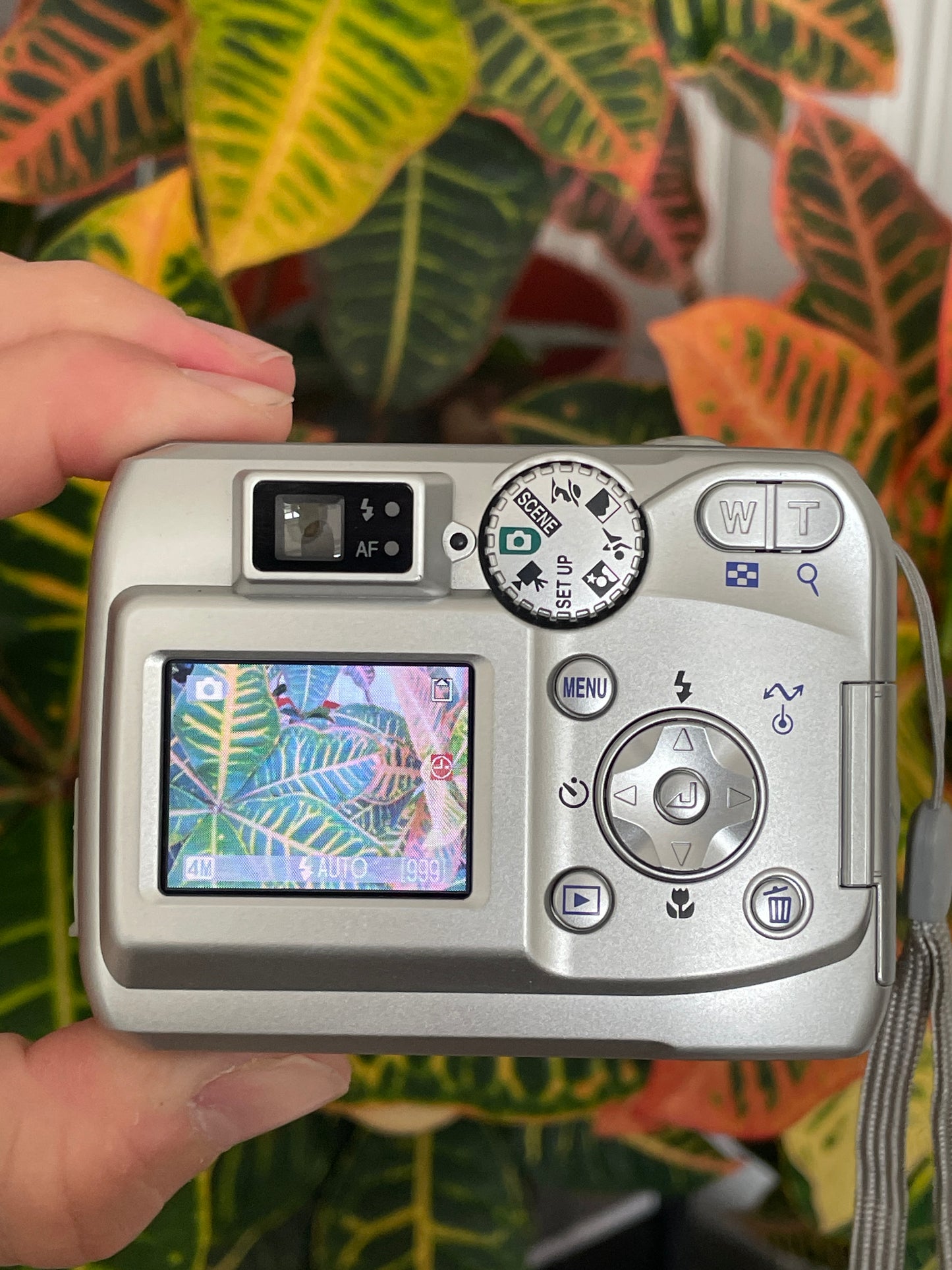 Nikon CoolPix 4100 4.0 MP Digital Camera Bundle