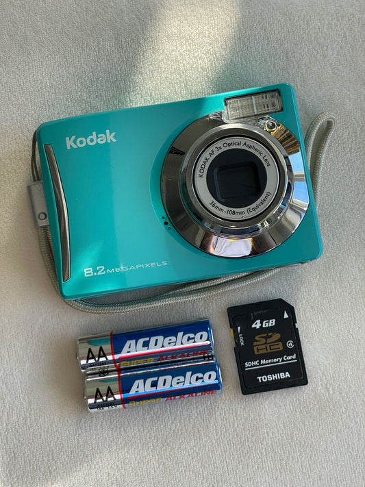 Kodak EasyShare C140 8.2 MP Digital Camera Bundle - Teal Blue