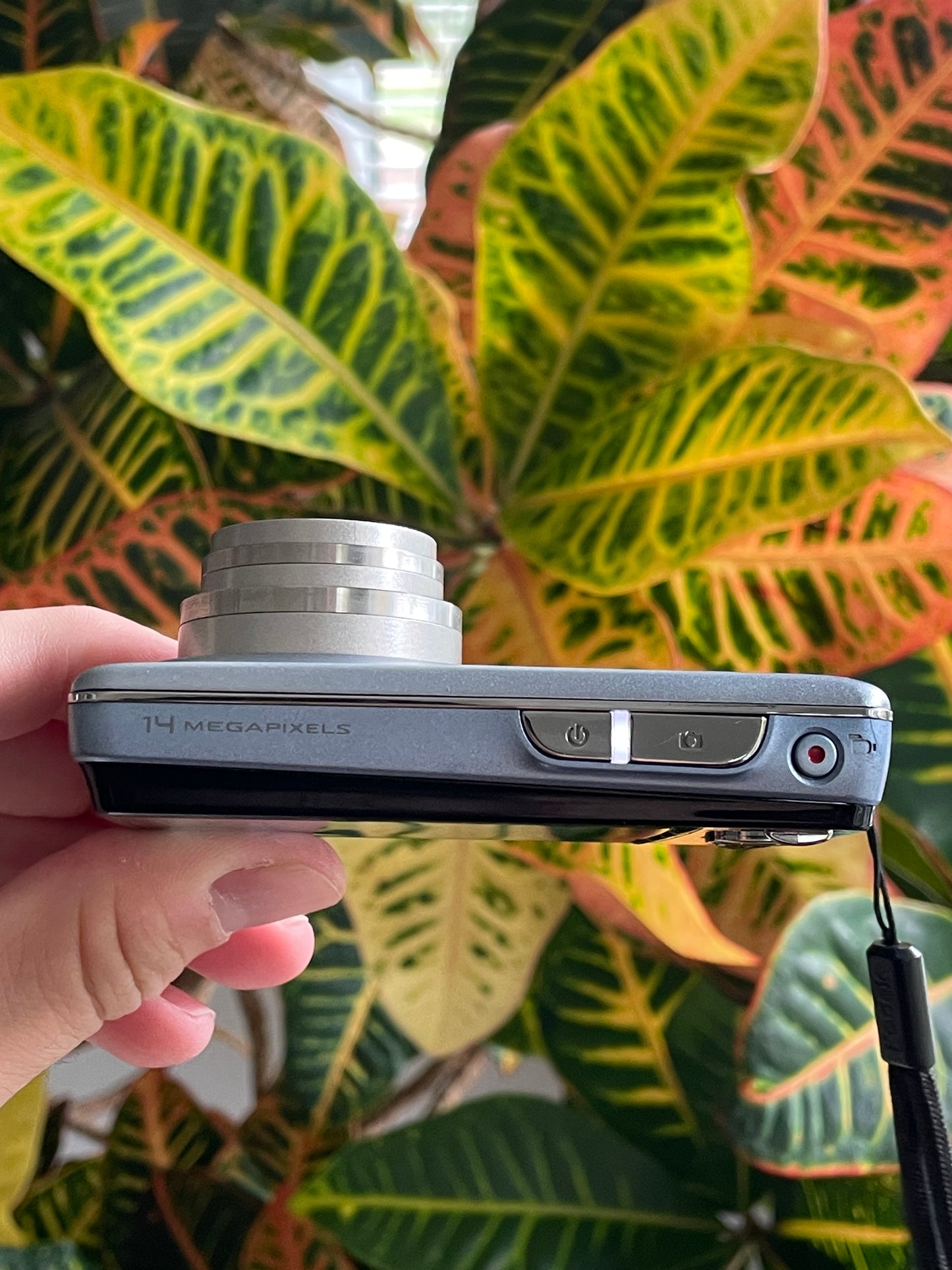 Kodak EasyShare M552 14 MP Digital Camera Bundle - Light Blue