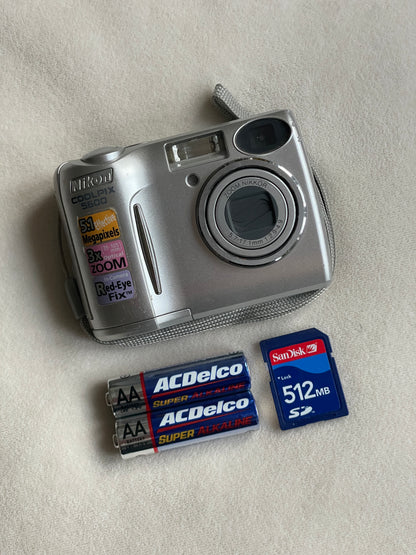 Nikon CoolPix E5600 5.1 MP Digital Camera Bundle - Silver