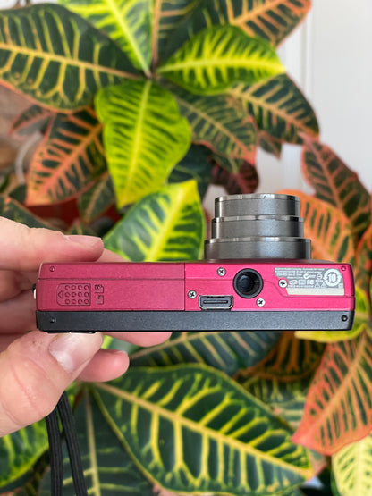Kodak EasyShare M1093 IS 10 MP Digital Camera Bundle - Red