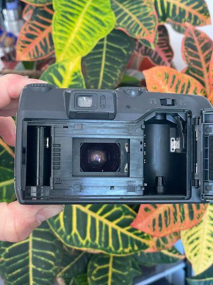 Nikon Zoom 800 AF 38-130mm 35mm Film Camera Bundle