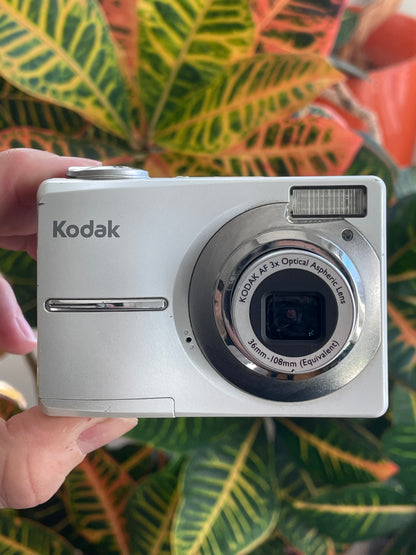 Kodak EasyShare C613 6.2 MP Digital Camera Bundle - White
