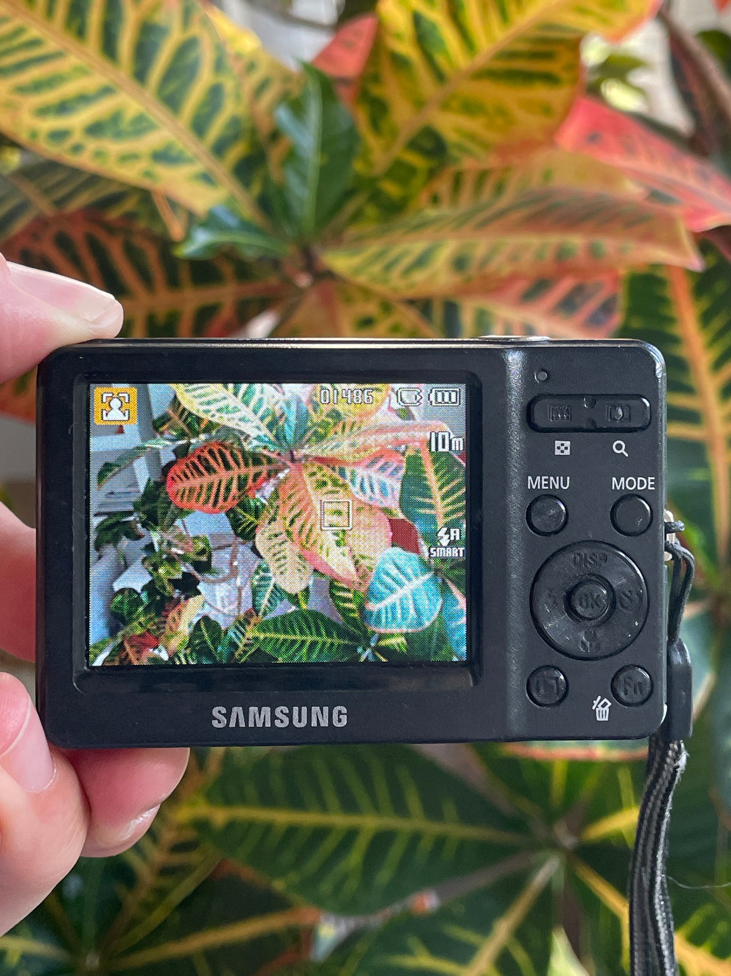Samsung ST30 10.1 MP Digital Camera Bundle - Silver