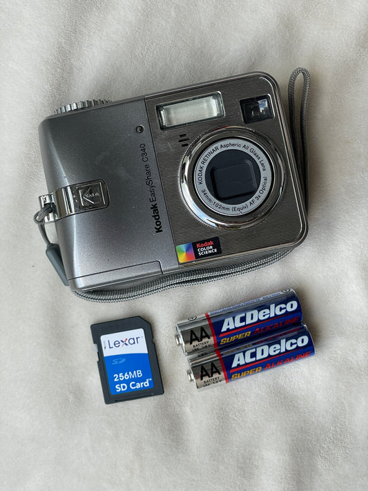 Kodak EasyShare C340 5.0 MP Digital Camera Bundle - In Box