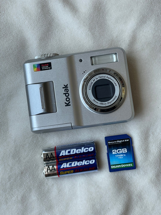 Kodak EasyShare C433 4.0 MP Digital Camera Bundle - Silver
