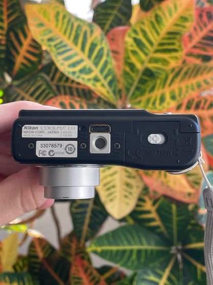 Nikon CoolPix L11 6.0 MP Digital Camera Bundle - Black