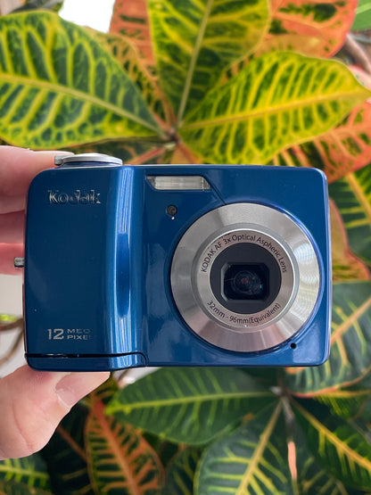 Kodak EasyShare CD82 12 MP Digital Camera Bundle - Blue (In Box)