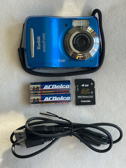 Kodak EasyShare CD24 12 MP Digital Camera Bundle - Blue