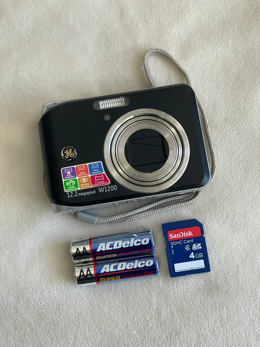 GE W1200 12.2 MP Digital Camera Bundle - Black