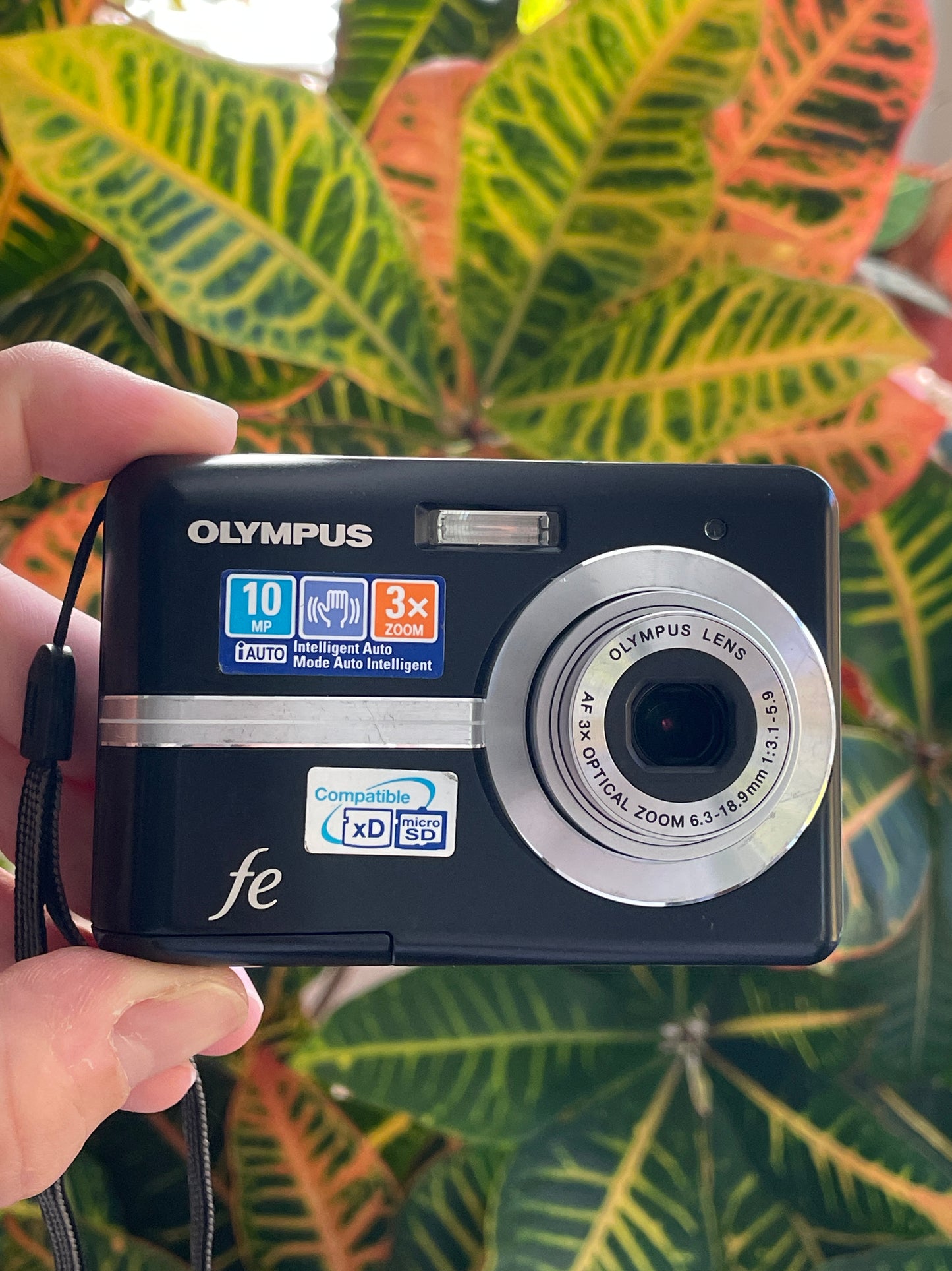 Olympus FE-25 10 MP Digital Camera Bundle - Black