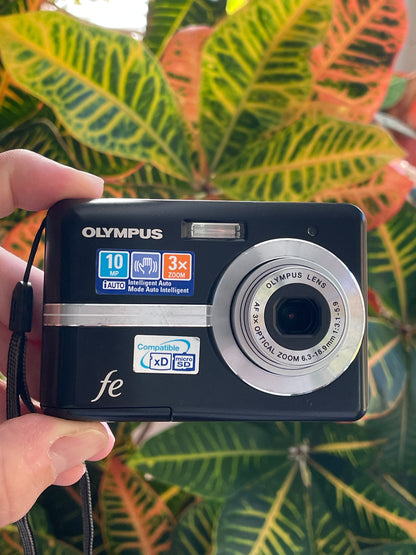 Olympus FE-25 10 MP Digital Camera Bundle - Black