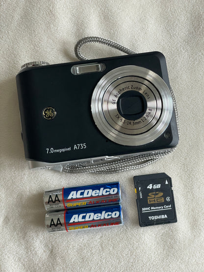 GE A735 7.0 MP Digital Camera Bundle - Black
