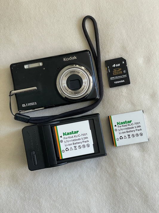 Kodak EasyShare M893 IS 8.1 MP Digital Camera Bundle - Black