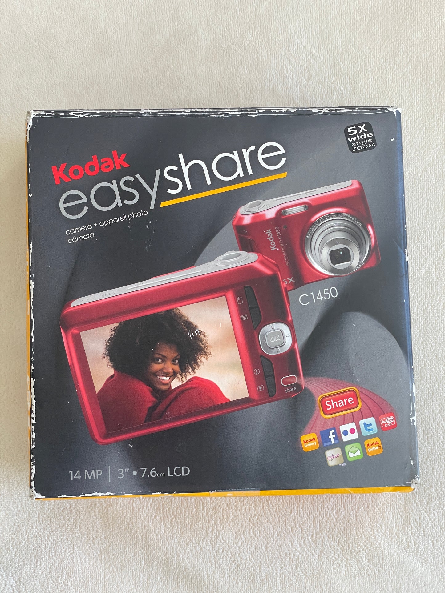 Kodak EasyShare C1450 14 MP Digital Camera Bundle - Red - In Box