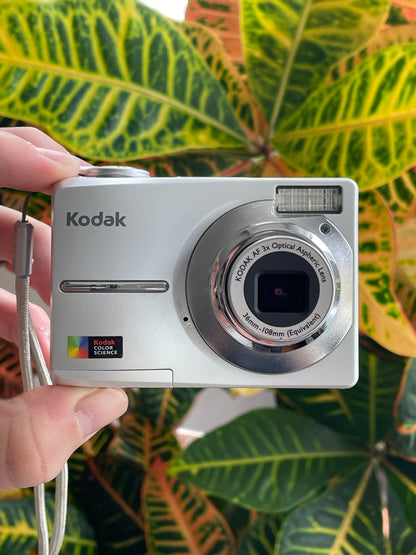 Kodak EasyShare C613 6.2 MP Digital Camera Bundle - White