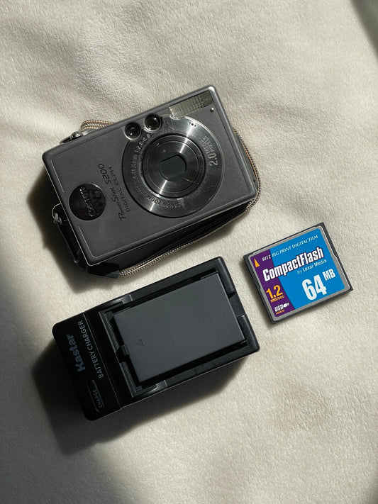 Canon PowerShot S200 2 MP Digital Camera Bundle - Silver