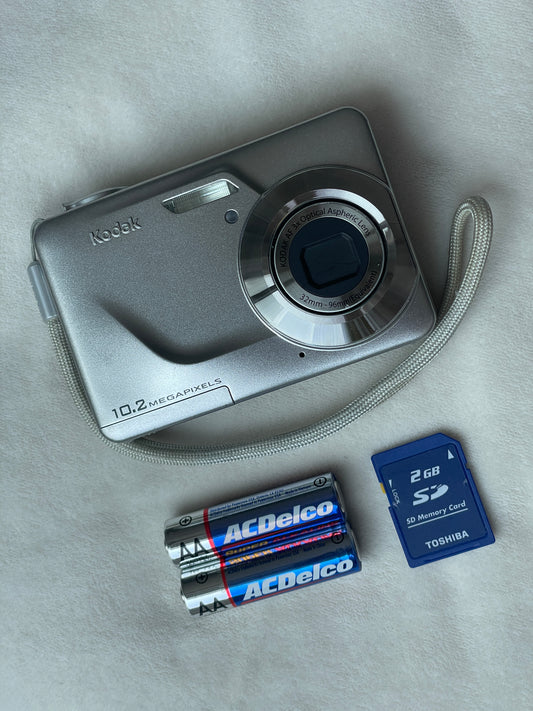 Kodak EasyShare C180 10.2 MP Digital Camera Bundle - Silver