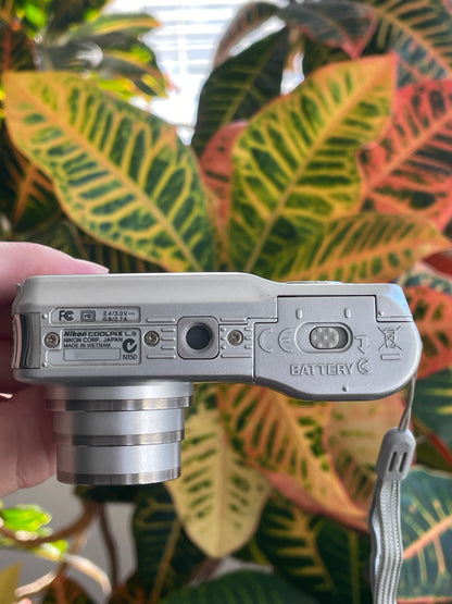 Nikon CoolPix L3 5.1 MP Digital Camera Bundle - Silver