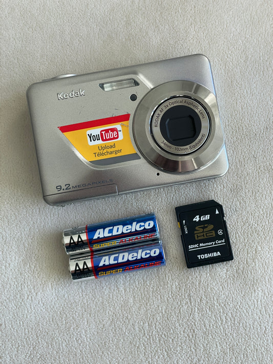 Kodak EasyShare C160 9.2 MP Digital Camera Bundle - Silver