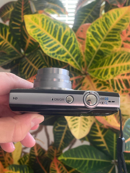 Canon PowerShot ELPH 135 16 MP Digital Camera Bundle - Black