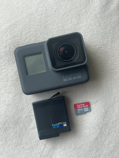 GoPro Hero 5 with 32 GB microSD card and Battery