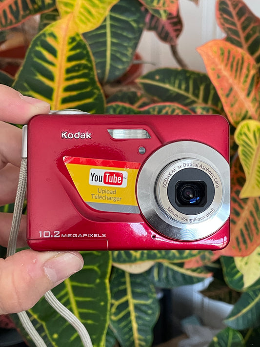 Kodak EasyShare C180 10.2 MP Digital Camera Bundle - Red