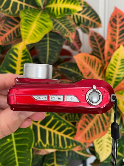 Kodak EasyShare C143 12 MP Digital Camera Bundle - Red