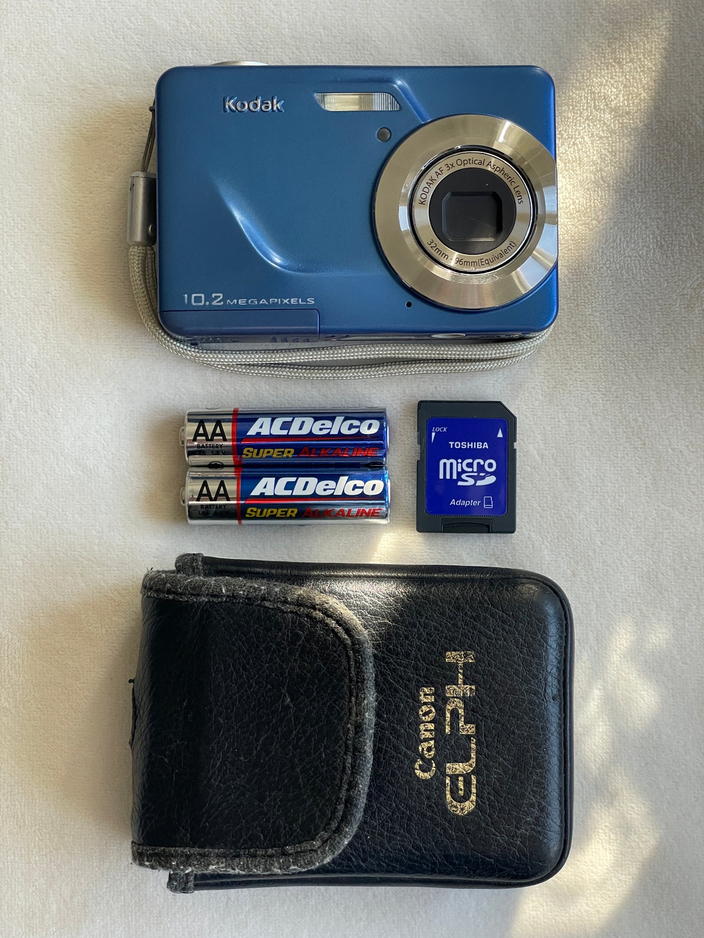 Kodak EasyShare C180 10.2 MP Digital Camera Bundle - Blue