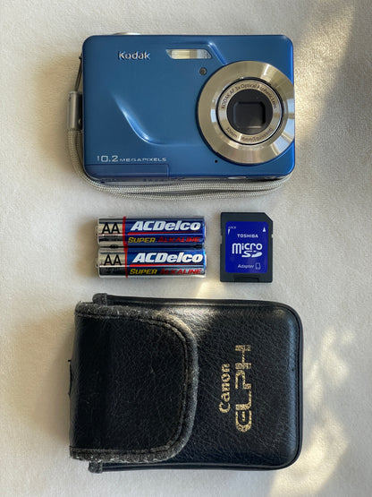 Kodak EasyShare C180 10.2 MP Digital Camera Bundle - Blue