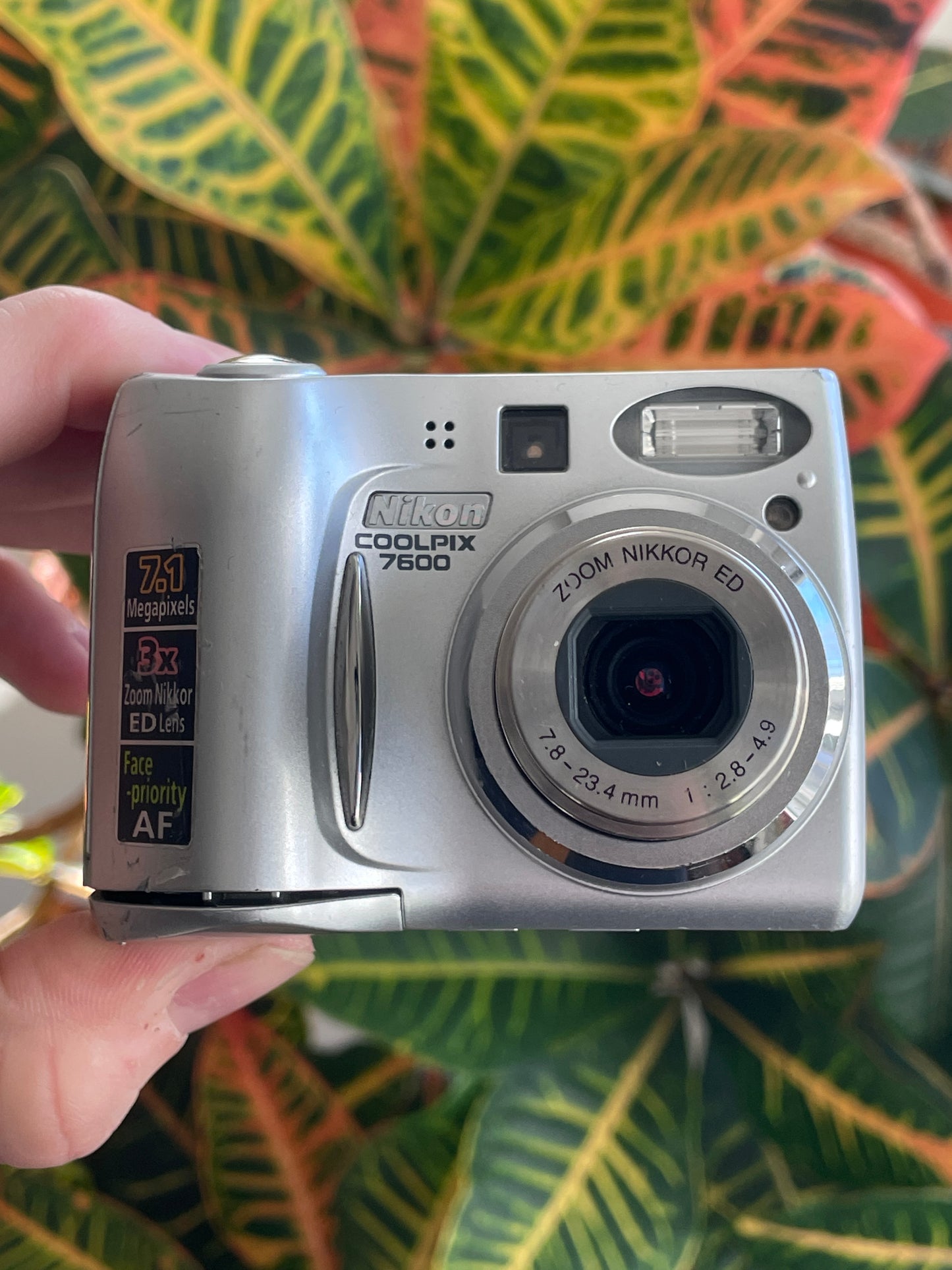 Nikon CoolPix 7600 7.1 MP Digital Camera Bundle - Silver